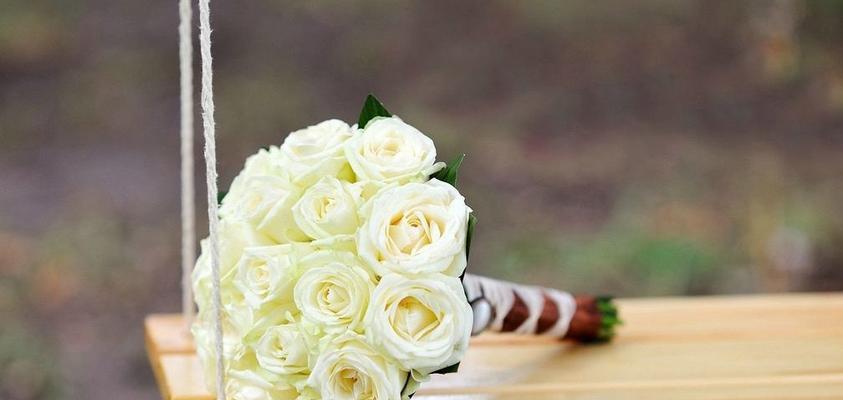 送白玫瑰的寓意（白色的花朵代表什么，送白玫瑰的真正含义）
