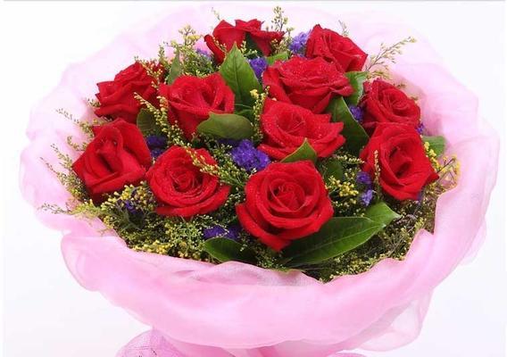 12朵玫瑰花的花语（表达爱情的最佳选择，了解玫瑰花的深层含义）
