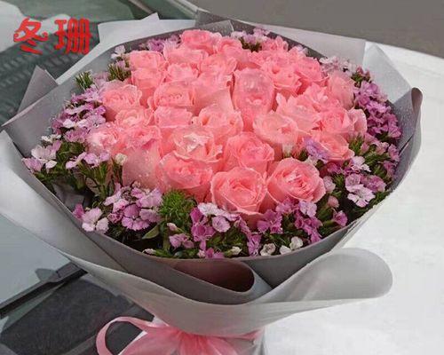 三十三朵粉玫瑰的花语（浪漫、承诺和至爱）
