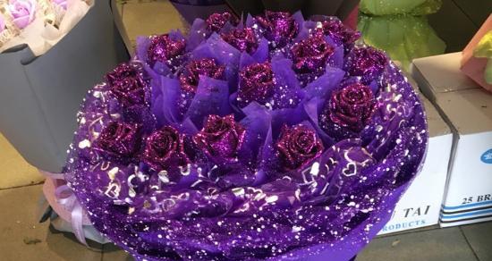 紫色玫瑰的寓意及象征意义（探寻紫色玫瑰的深层内涵与含义）