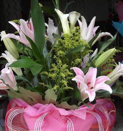 解读粉色百合的花语和寓意（探究花语中的浪漫与感性）