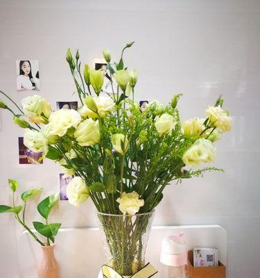 香槟洋桔梗花语搭配，传递美好祝福（唤醒心中美好，用花语传递真情）