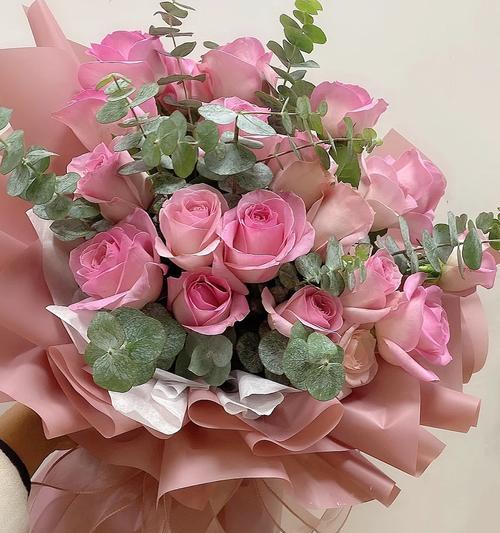 粉红色玫瑰花语（传递爱意的花朵与花语）