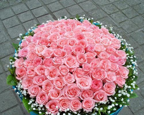 99朵粉玫瑰的花语（一束爱的致意，传递心中的情感）