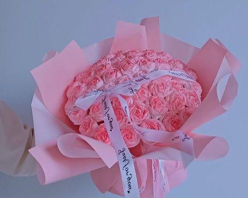 送女生粉色玫瑰代表什么？——从花语到心意