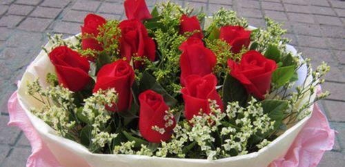 传递爱情的12朵玫瑰花（花语传递的爱情语言）