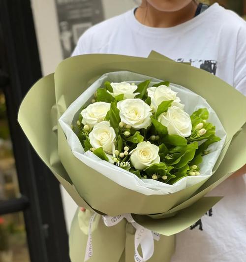 白玫瑰花语与赠送对象（白玫瑰适合送给哪些人，如何表达感情）