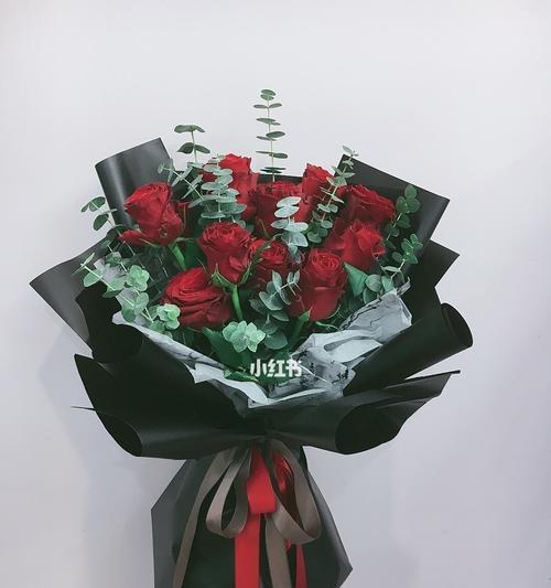 11朵红玫瑰的寓意与象征（献上真挚爱意，绽放爱情美好）
