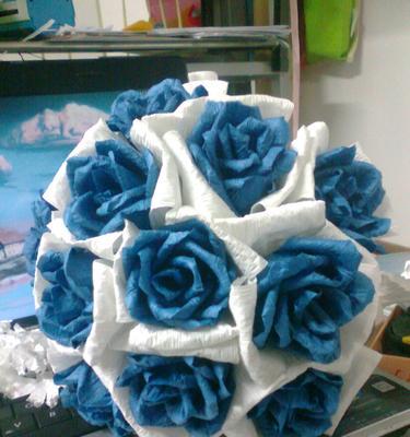 蓝玫瑰花的寓意（彰显独特魅力，为爱情加持）