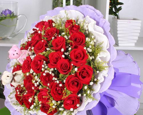33朵红玫瑰花语（探究红玫瑰传递的爱情、尊重和赞美）