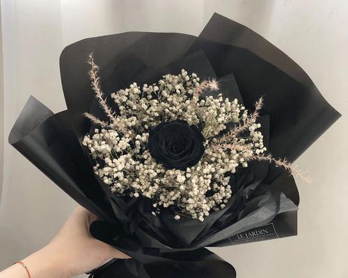 解析黑色玫瑰花语（探寻黑色玫瑰的情感象征与文化传承）