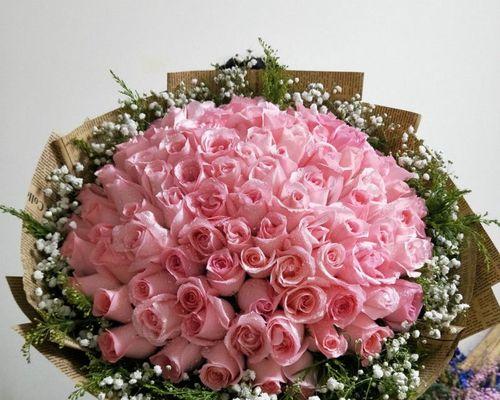 解读99朵粉色玫瑰花代表的意义（探究花语背后的深层寓意）