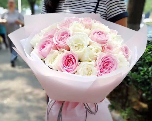 三十三朵粉玫瑰的含义（传递浪漫和珍贵的友谊）