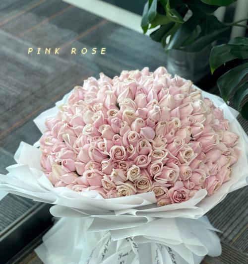 粉玫瑰——爱情的甜蜜语言（花开花落，爱恋依旧；爱的承诺，芳香永存）