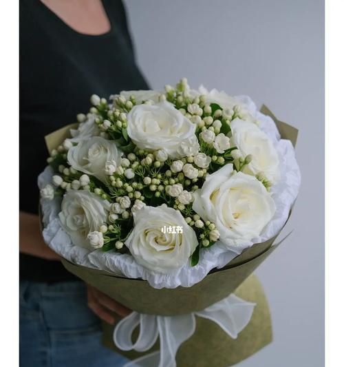 送女孩子白玫瑰，甜蜜爱意无限（为什么白玫瑰是送给女孩子最好的礼物？）