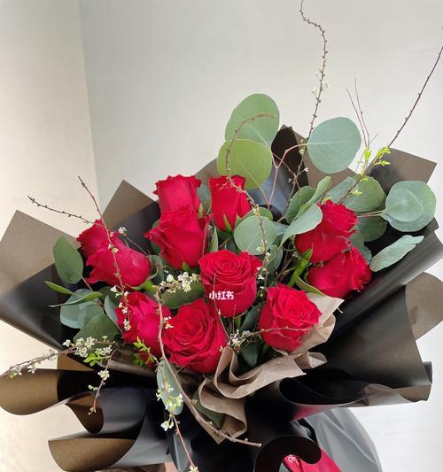 十一朵红玫瑰的花语——爱情的传承（用十一朵红玫瑰告白，传递深情厚意）