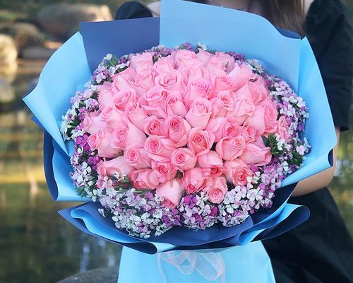送女孩子粉玫瑰的意义和表达方式（传递温柔与爱意的花语之选）