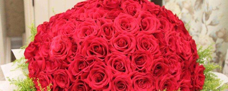 19朵玫瑰花的花语（传递爱意的19朵玫瑰花束，情深意长的花束）