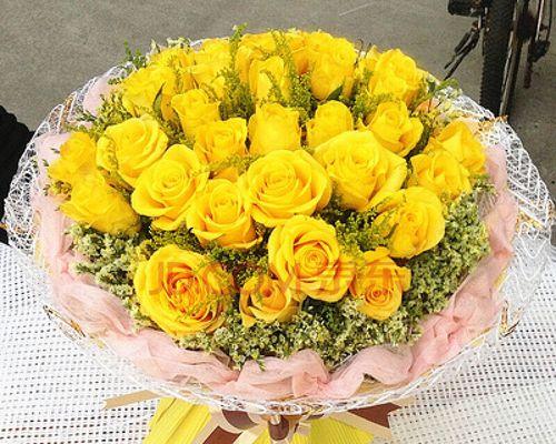 33朵黄玫瑰的寓意——传递黄玫瑰的美好祝愿（阳光、友谊、喜悦——传递黄玫瑰的三大寓意）