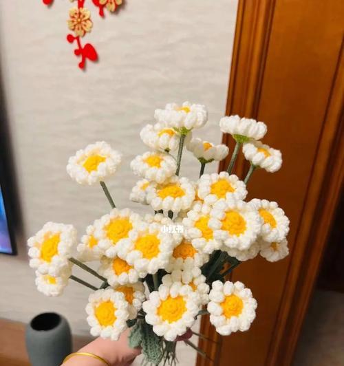 小雏菊花语探秘（小雏菊花的花语及其象征意义）