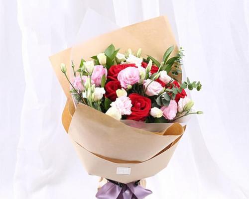 白色玫瑰花语的深意（探寻白色玫瑰的浪漫与神秘）