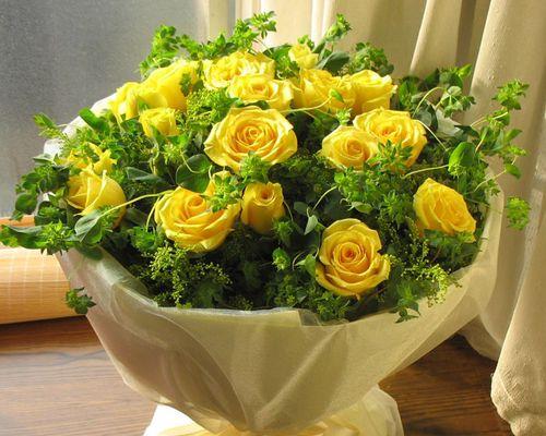 黄玫瑰花的代表寓意（传达友谊与忠诚的黄玫瑰花）