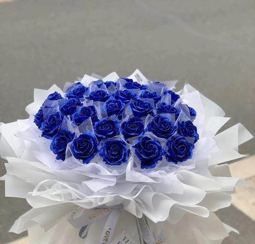 以蓝色玫瑰花代表的花语（探寻蓝色玫瑰的神秘魅力与含义）