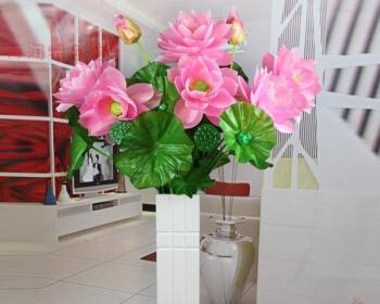 花瓶插枝荷花，寓意深远（探索荷花寓意与花瓶的象征意义）