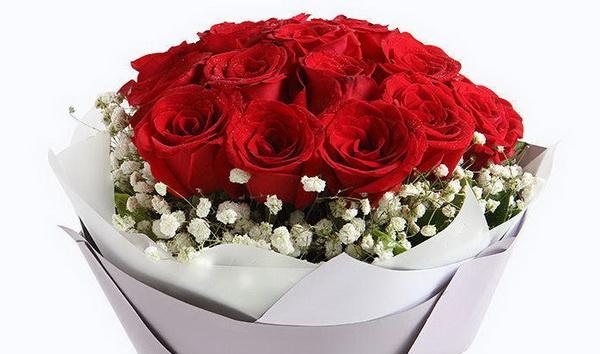 52朵玫瑰的花语及其象征的含义（用一束52朵玫瑰传递深沉的爱意与祝福）