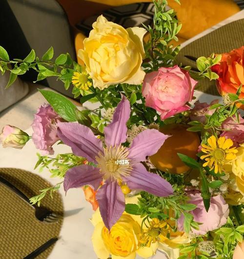 餐桌上的花（以花传递情感）