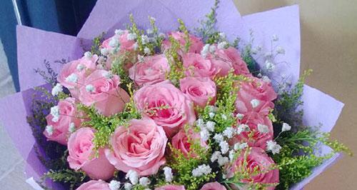 九朵粉玫瑰的象征意义（花语之美）