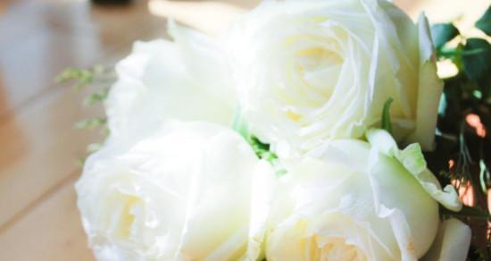 9朵白玫瑰的花语（解读花束中的情感）