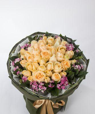 香槟玫瑰花的象征意义（探寻香槟玫瑰花的深层含义）