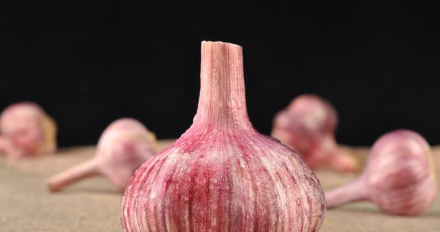 生吃还是熟吃，大蒜哪种更好（探讨大蒜的营养价值和食用方式）