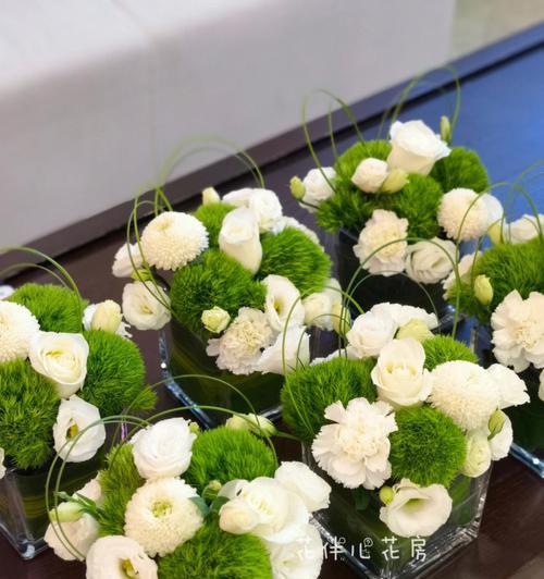 餐桌上的花朵（花朵在餐桌上的寓意与选择技巧）