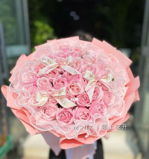 粉色玫瑰花（探寻粉色玫瑰花的寓意与文化背景）