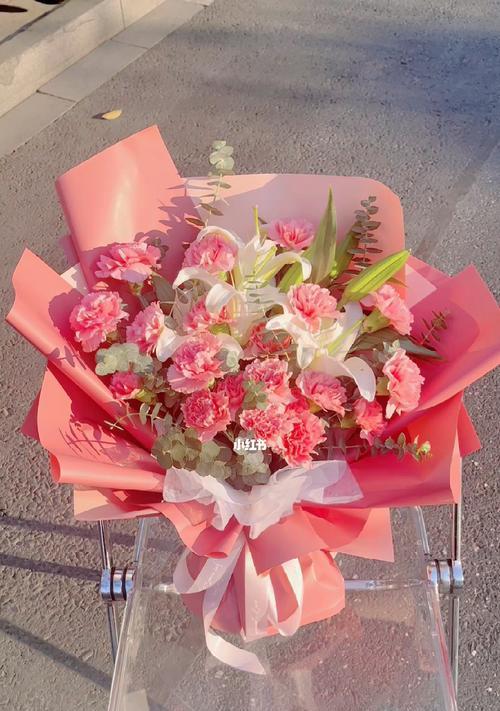 粉色康乃馨（康乃馨的代表寓意及其鲜花语言）