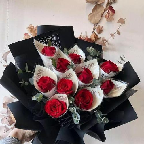 玫瑰花语揭示的情感深意（以12朵玫瑰花语传递的爱与祝福）