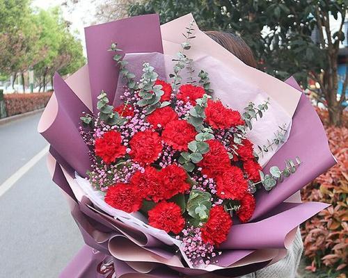送花必备！奶奶生日该送什么花（从寓意到色彩全解析）