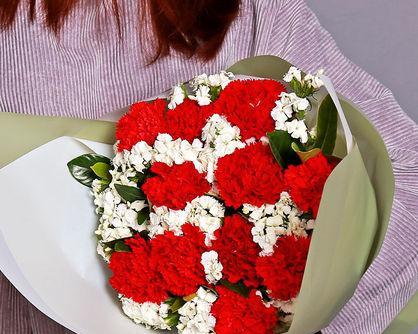 红色康乃馨花语与寓意（探究红色康乃馨的含义和象征）
