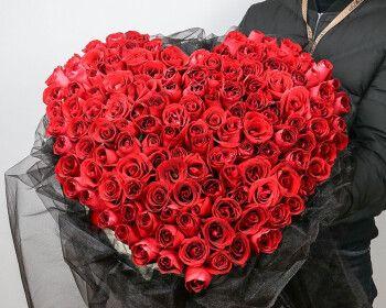 99朵玫瑰花的含义（花海中的浪漫情愫与深情厚意）