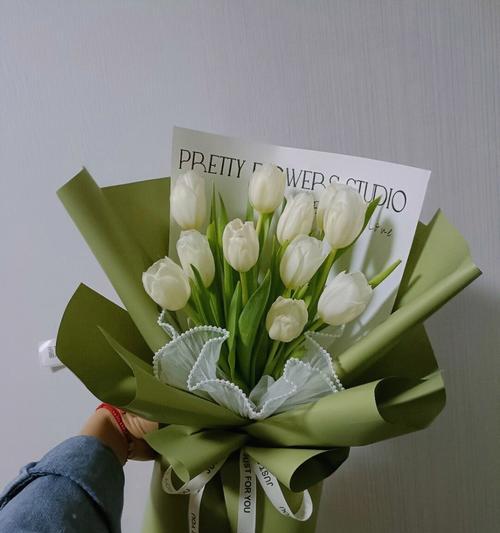 白色郁金香的花语（探寻白色郁金香所传递的情感和象征意义）