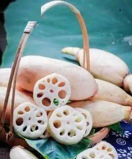 莲藕之美（深入探究莲藕的象征意义及其文化传承）