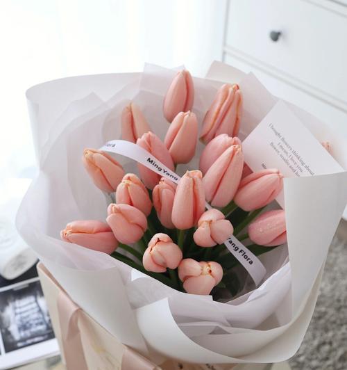 郁金香花语解析（探秘郁金香的美丽与深刻寓意）