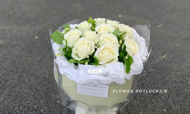 白玫瑰花语之纯洁的爱（探寻白玫瑰的花语含义与象征意义）