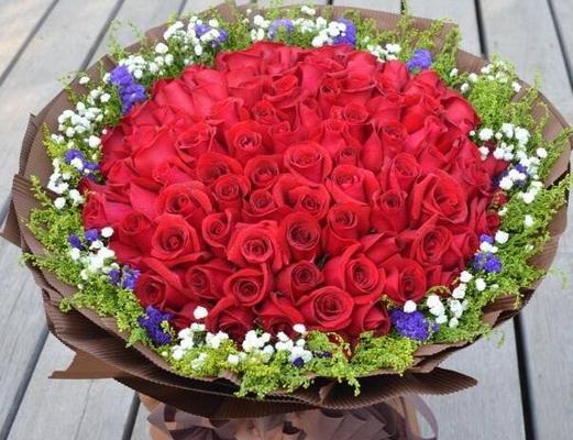 21朵玫瑰花语及寓意（探寻21朵玫瑰花语中的浪漫秘密）
