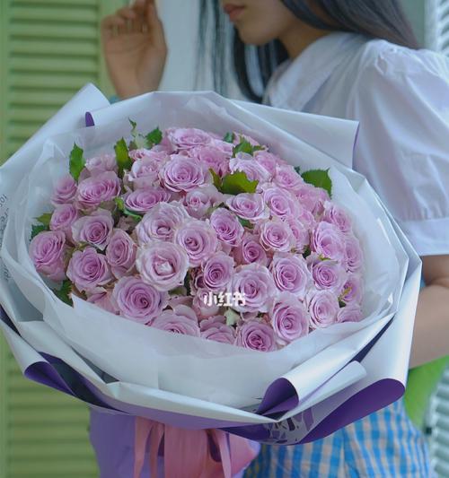 淡紫色玫瑰花语（淡紫色玫瑰花语传达的五种情感）