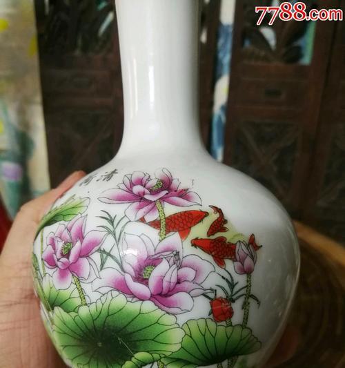 插枝荷花，寓意美好生活（以花瓶里插枝荷花）