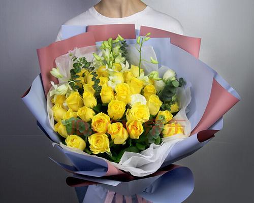33朵黄玫瑰的寓意（花开花落情深情浅）
