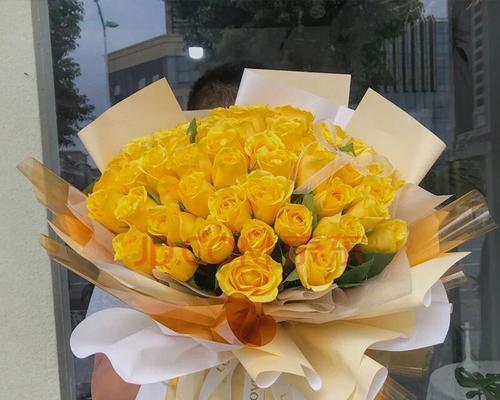 33朵黄玫瑰的寓意（花开花落情深情浅）